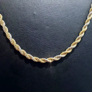 0.6mm kalınlığında sarı-beyaz iki renkli burgu desenli çelik kolye (VRC-32C modeli.