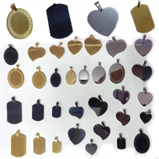 Lazer yazılı kolye ucu – Özel mesaj veya logo eklenebilir